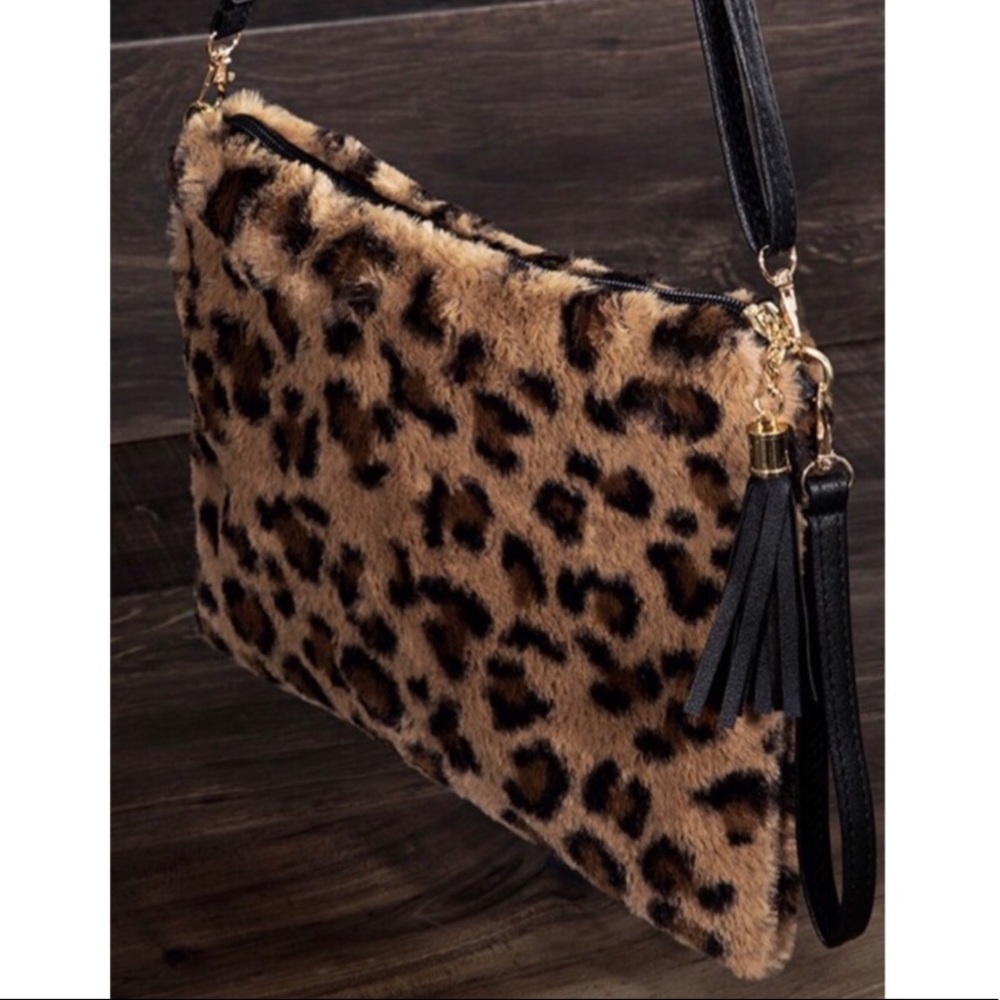 ✨LAST ONE✨FAUX FUR LEOPARD CROSSBODY/CLUTCH BAG - Picture 7 of 8